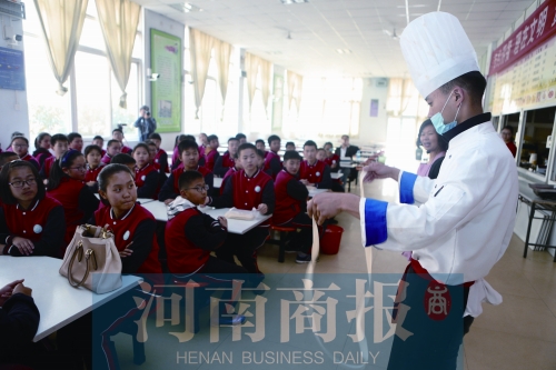 鄭州一中學(xué)開(kāi)設(shè)“燴面課” 學(xué)生“逼迫”老師拖堂