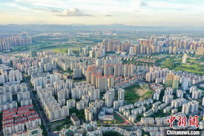 資料圖：航拍樓盤林立。 陳冠言 攝